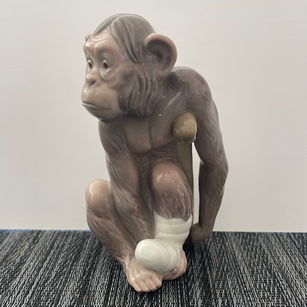- LLADRO "PAINFUL MONKEY" #5018 - MONKEY SITTING W/ CRUTCHES, HURT